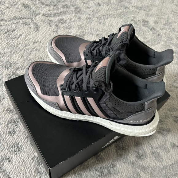 Women’s Adidas Ultra Boost DNA - Picture 2 of 6
